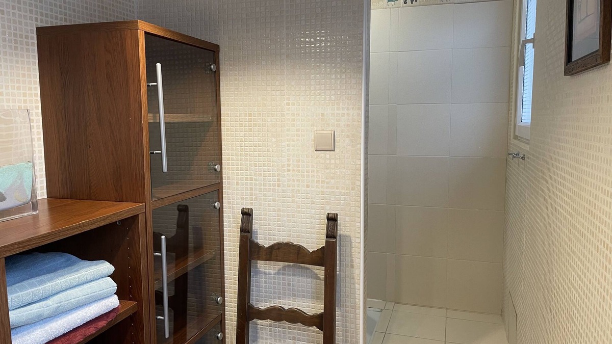 Porcheville House | Fully self-contained garden apartment