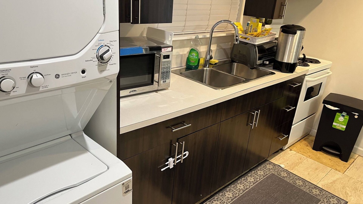 Oakridge Cottage | Fully, self contained unit, private entrance, all amenities, full kitchen,
