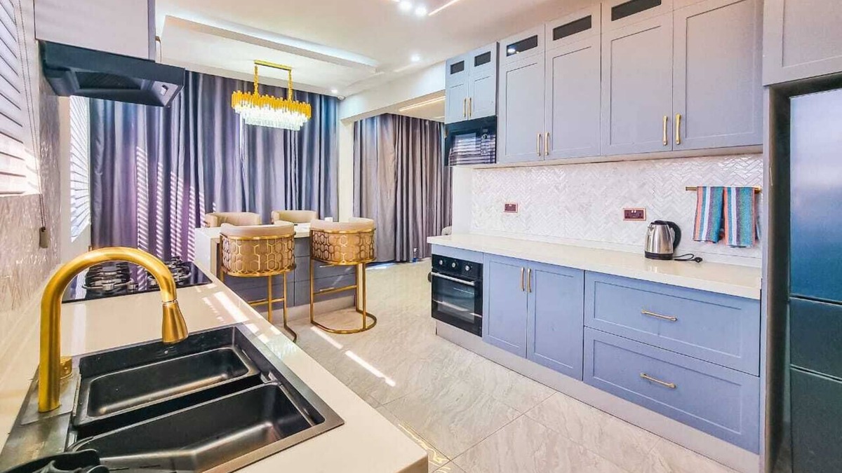 Sekondi-Takoradi Apartment | Fully-service modern lux 2-bedroom apartment with rooftop swimming pool and bar