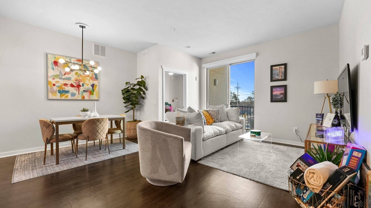 Traverse City Condo | Fully Stocked Trendy Condo Close To Downtown And The Beach