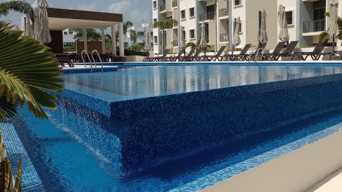 S.M. 57 Condo | Fun 2-bedroom condo with pool!