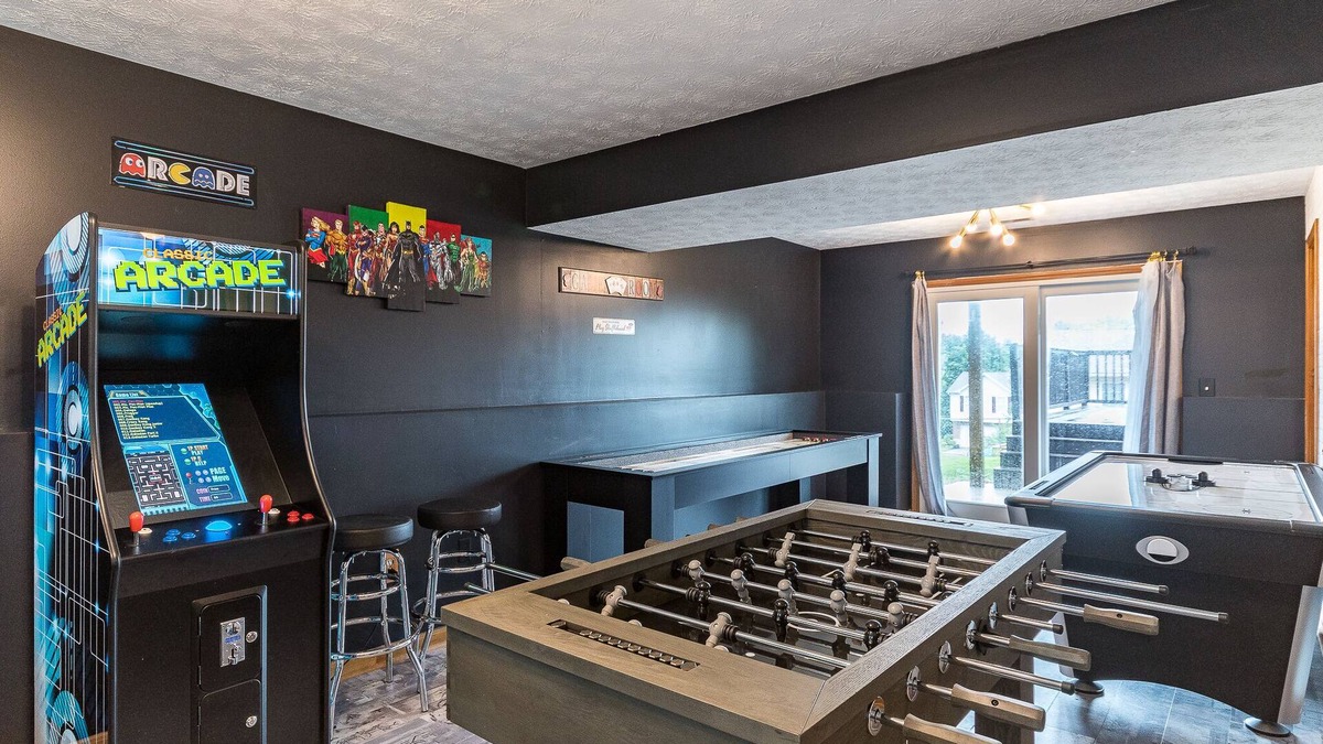 Dry Ridge House | Fun 3 Bedroom Home with Gameroom near Ark!