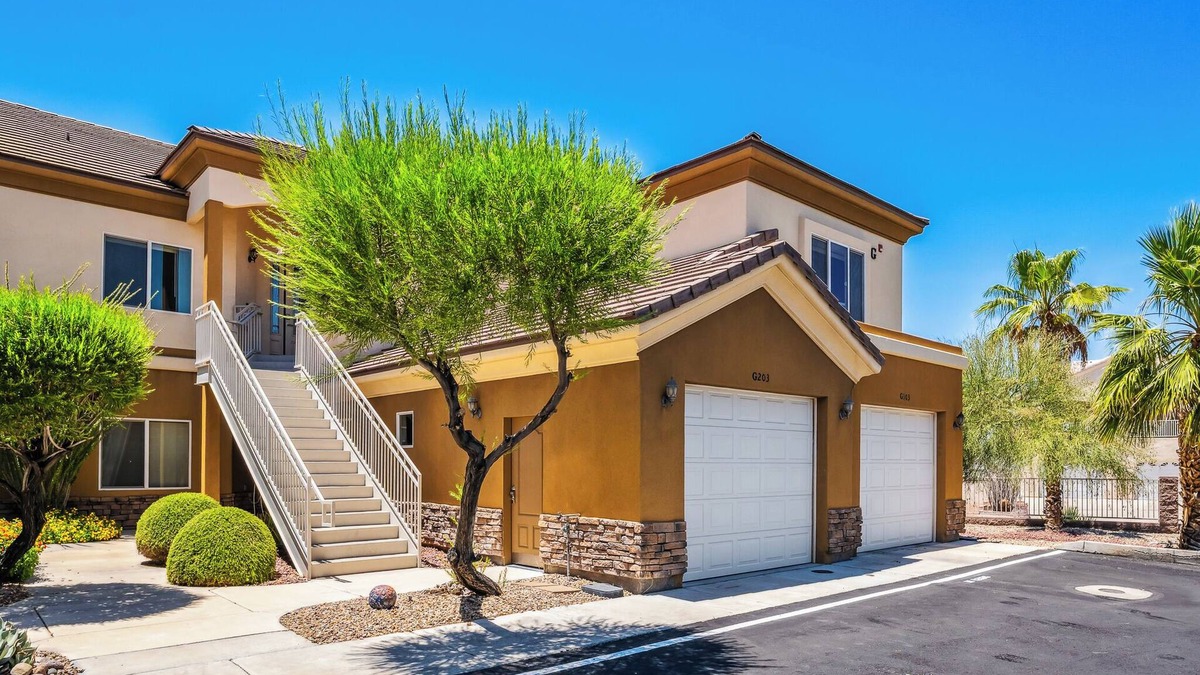 Sunridge Estates Condo | FUN 3 Bedroom w/Bonus room and 3 Full Bathroom Condo