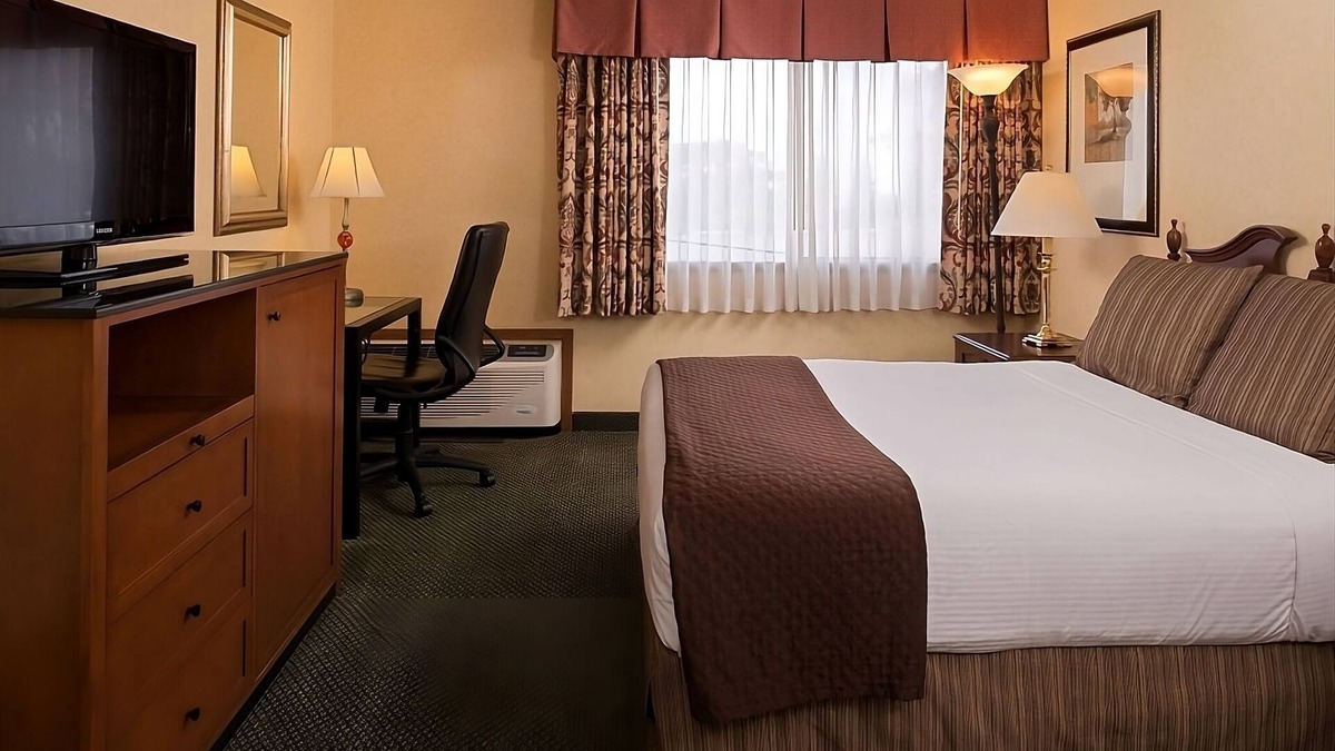 Tri-Cities Hotel | Fun at Gesa Carousel of Dreams! Family-friendly Unit, w/Outdoor Pool & Parking!