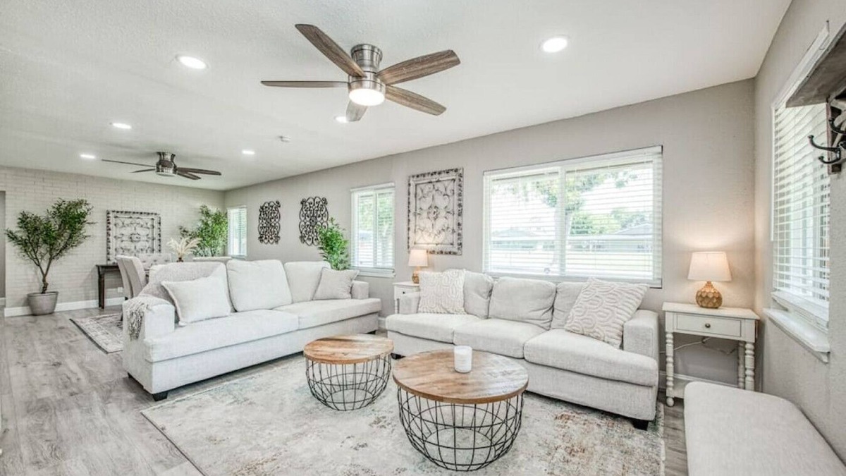 Raisin House | Fun City Haven Spacious Retreat in Fresno