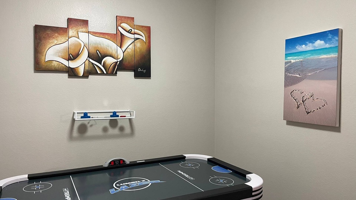 Miramar Ranch North House | Fun & Cozy home w/Game Room - 21 mins from airport
