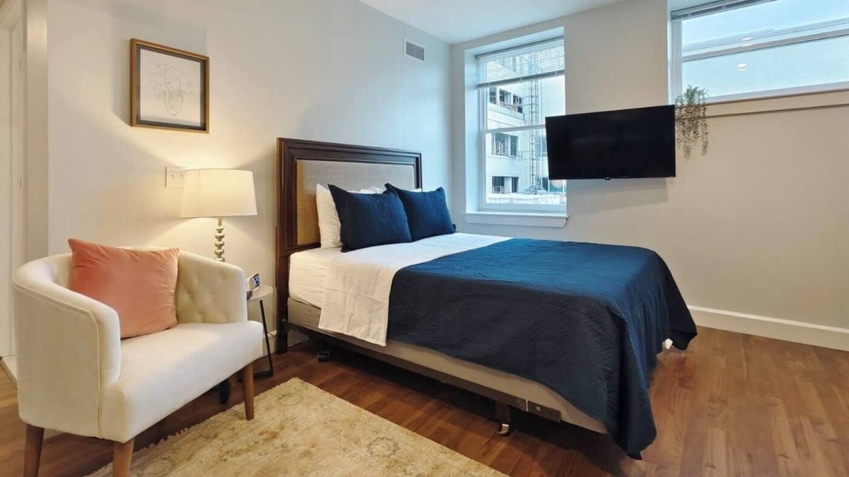 Downtown Jacksonville Apartment | Fun Cozy Studio Apts - 1 Mile to TIAA Bnk Fld!
