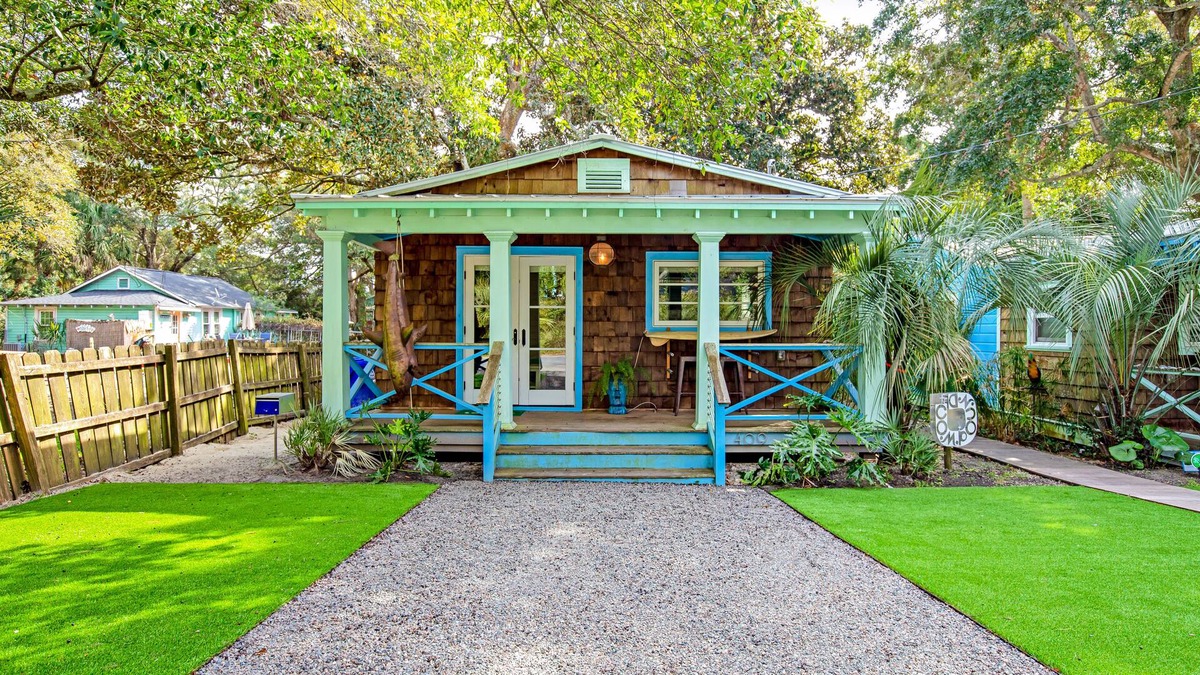 Folly Beach Cottage | Fun dog-friendly getaway near the beach with yard, kitchenette & WiFi