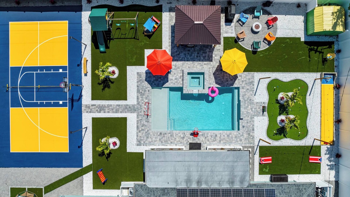 Bradenton House | Fun-Filled Family Oasis with Pickleball, SPA, HTD Pool, Fire Pit near AMI