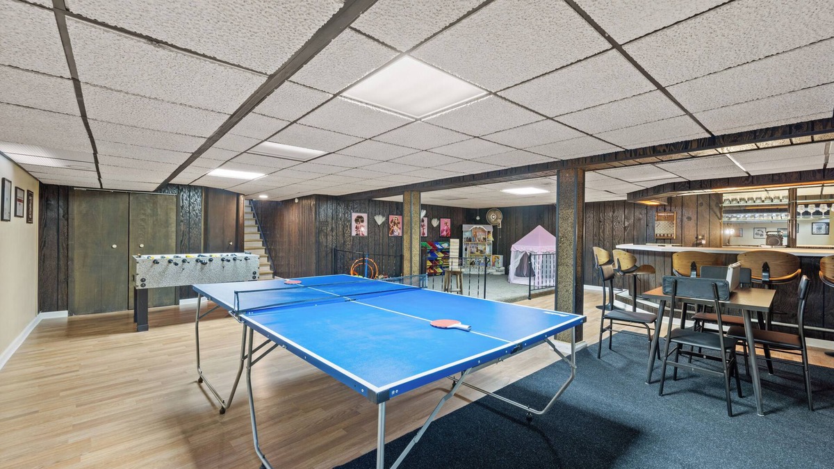 Warren House | Fun Game House in Warren, Dog Friendly!