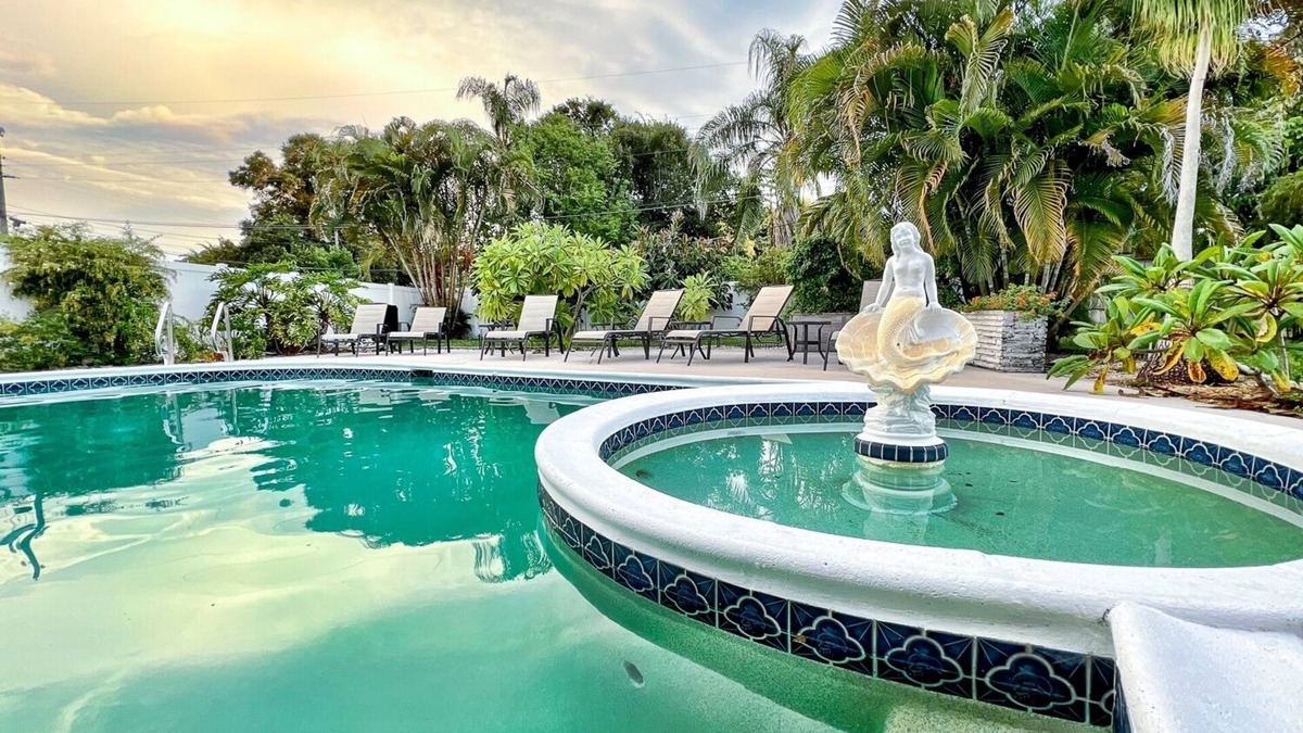 Gulfport House | Fun Getaway in the Sun Private Saltwater Pool Yard