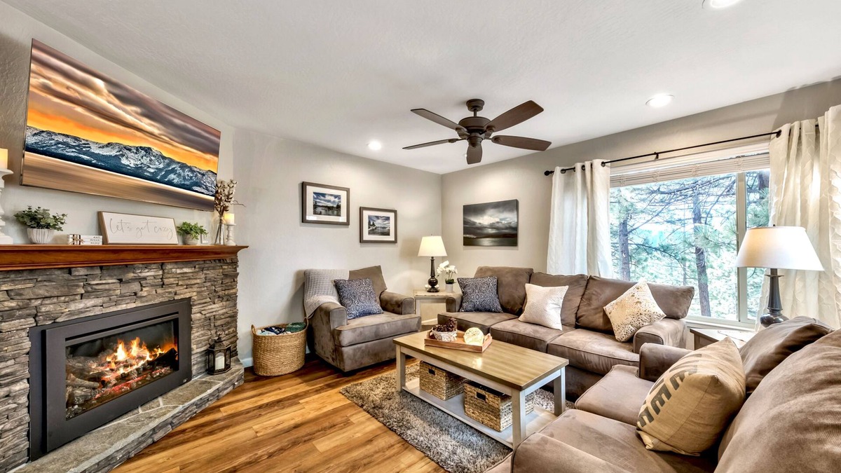 Zephyr Cove House | Fun in the sun in Tahoe, near Lake & Pool, downtown,shopping,food,P hot tub max6