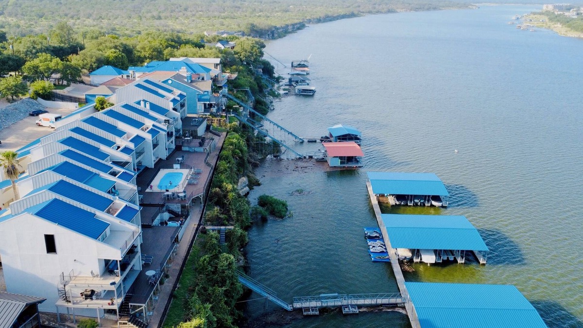 Briarcliff Condo | Fun N Sun Lake Travis Waterfront Condo