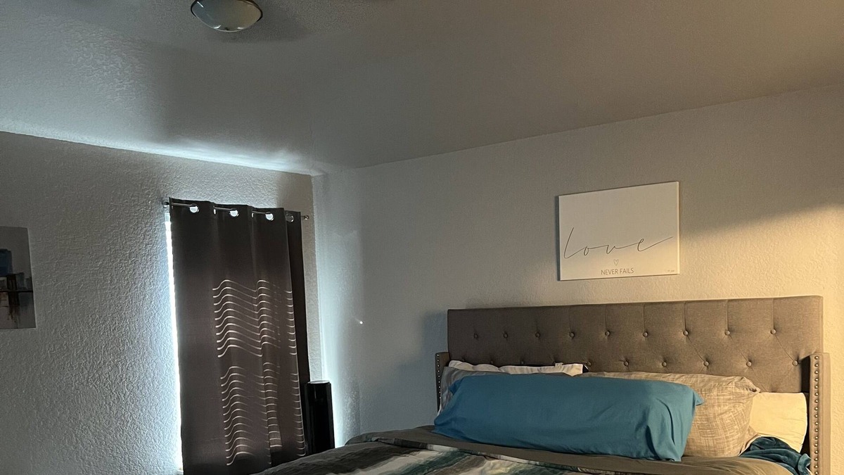 San Antonio House | Fun, relaxing 5 bedroom home with free parking