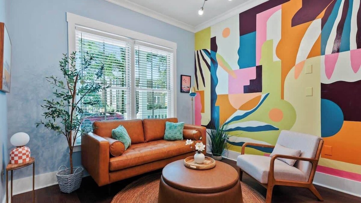 Eastside Apartment | Fun & Renovated Artsy Downtown Apt Dog Friendly with Fully Fenced Backyard and P