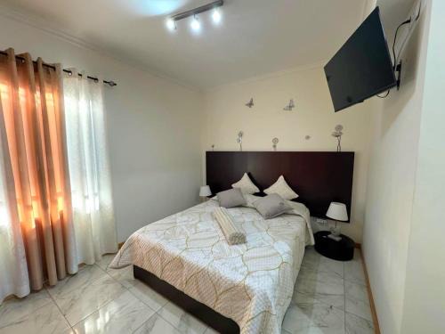 Santo Antonio House | Funchal Getaway, Cozy Private Room with WiFi and Ensuite Bathroom