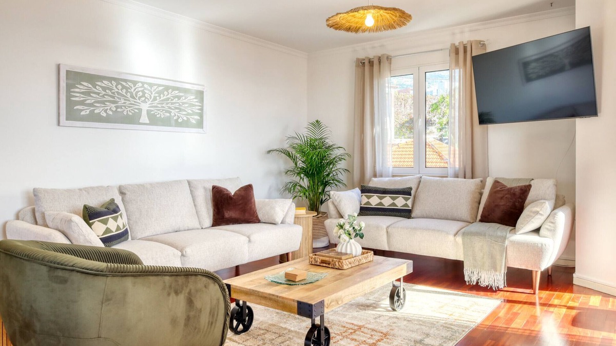 Santa Luzia Apartment | Funchal Panoramic View, a Home in Madeira