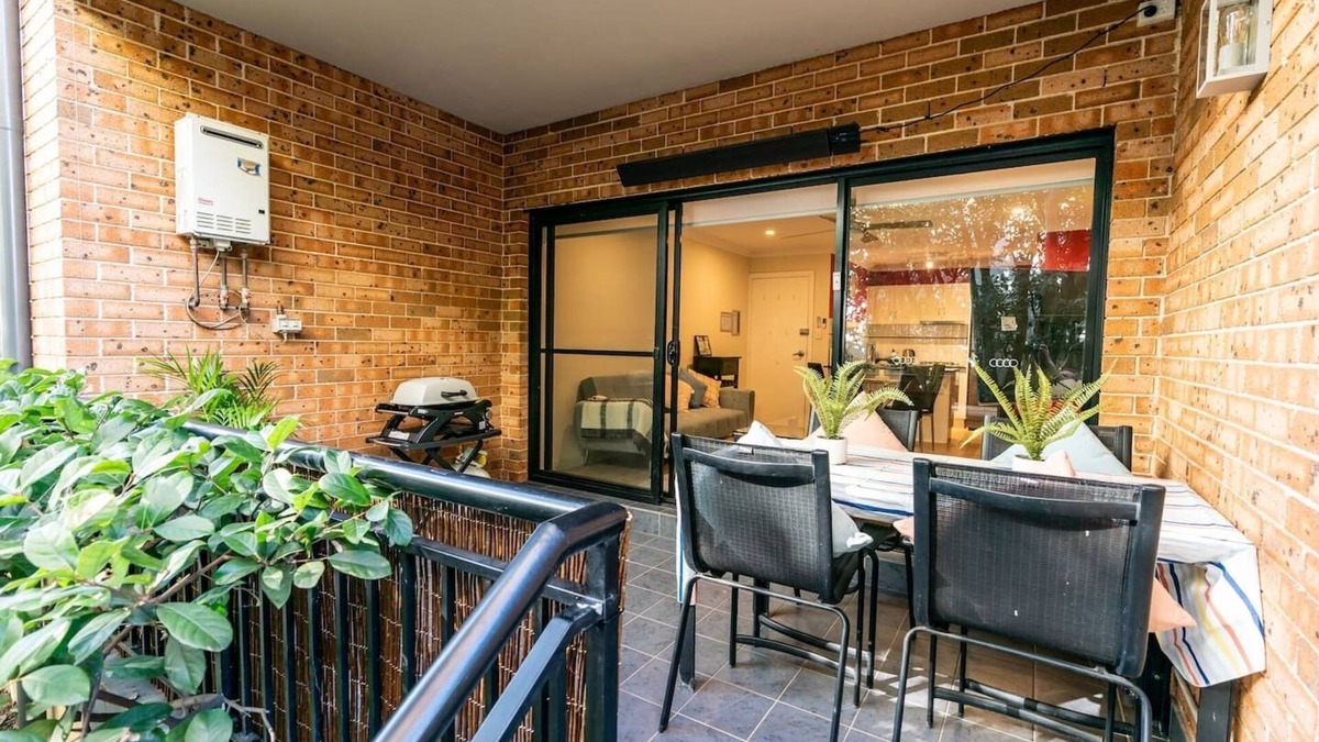 Brookvale Apartment | Funda Place Leafy Hideout in Northern Beaches