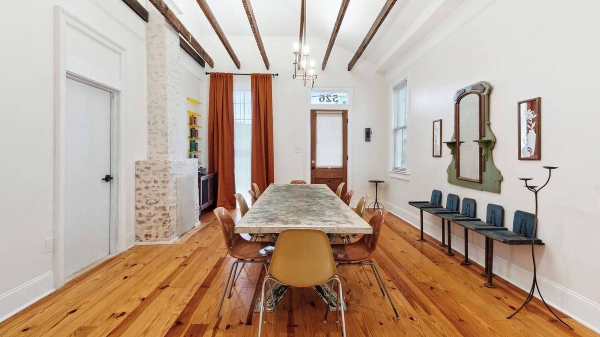 East Riverside House | Funky Colorful House w Heated Pool 4br|3ba