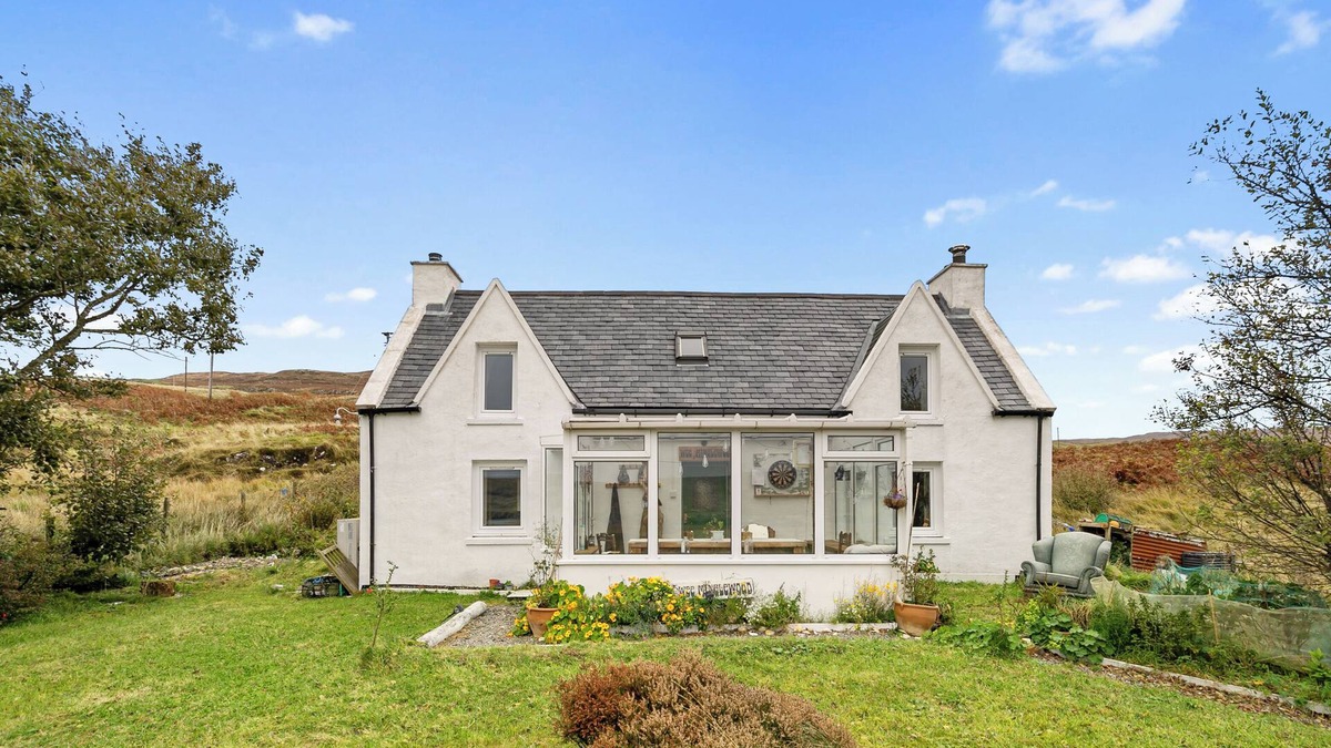 Colbost Cottage | Funky Cozy Croft Cottage With Panoramic Sea View, Minutes From Neist Point