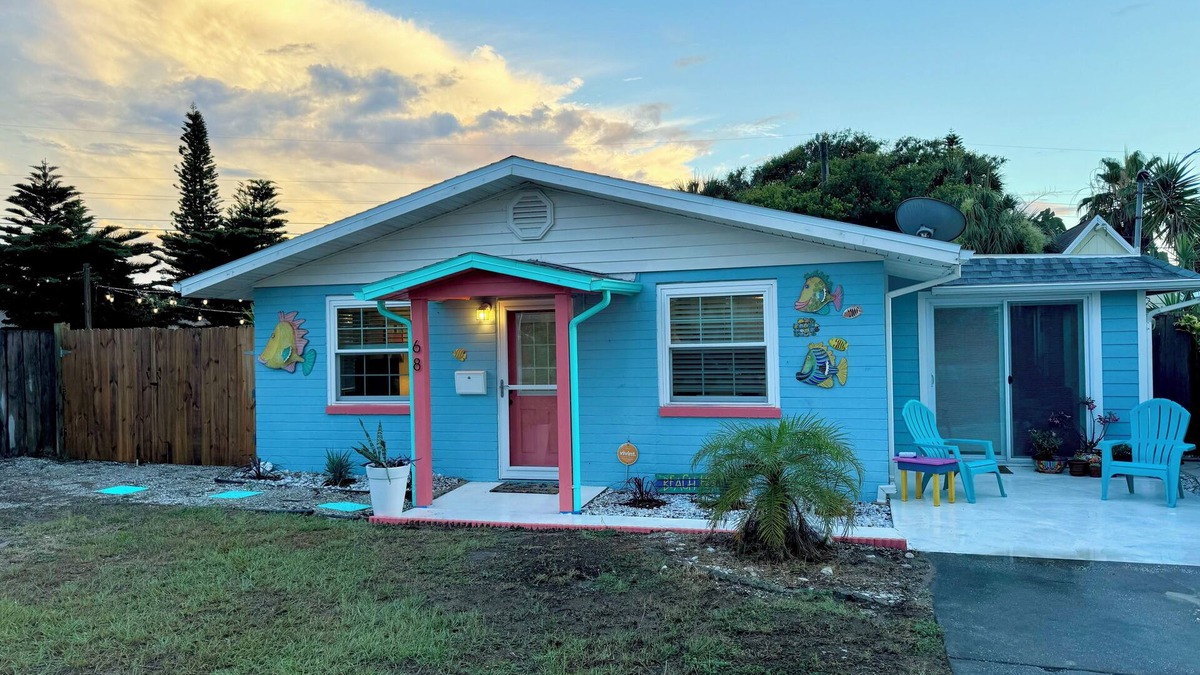 Ormond-by-the-Sea House | Funky, Fabulous, & Hip MCM Vibe Beach House~Walk to Beach~1 King Bed~2 Queen Bed