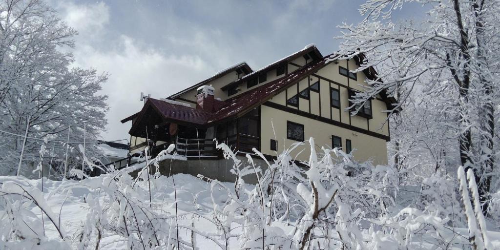 Akakura Onsen House | Funky Monkey Lodge, Myoko ファンキーモンキーロッジ 妙高