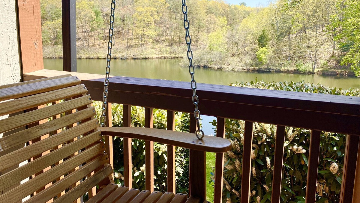 The Woods Villa | Funky n Fabulous 3BR/3BA Vintage Retreat - Free Golf for 2 w/Resort Privileges