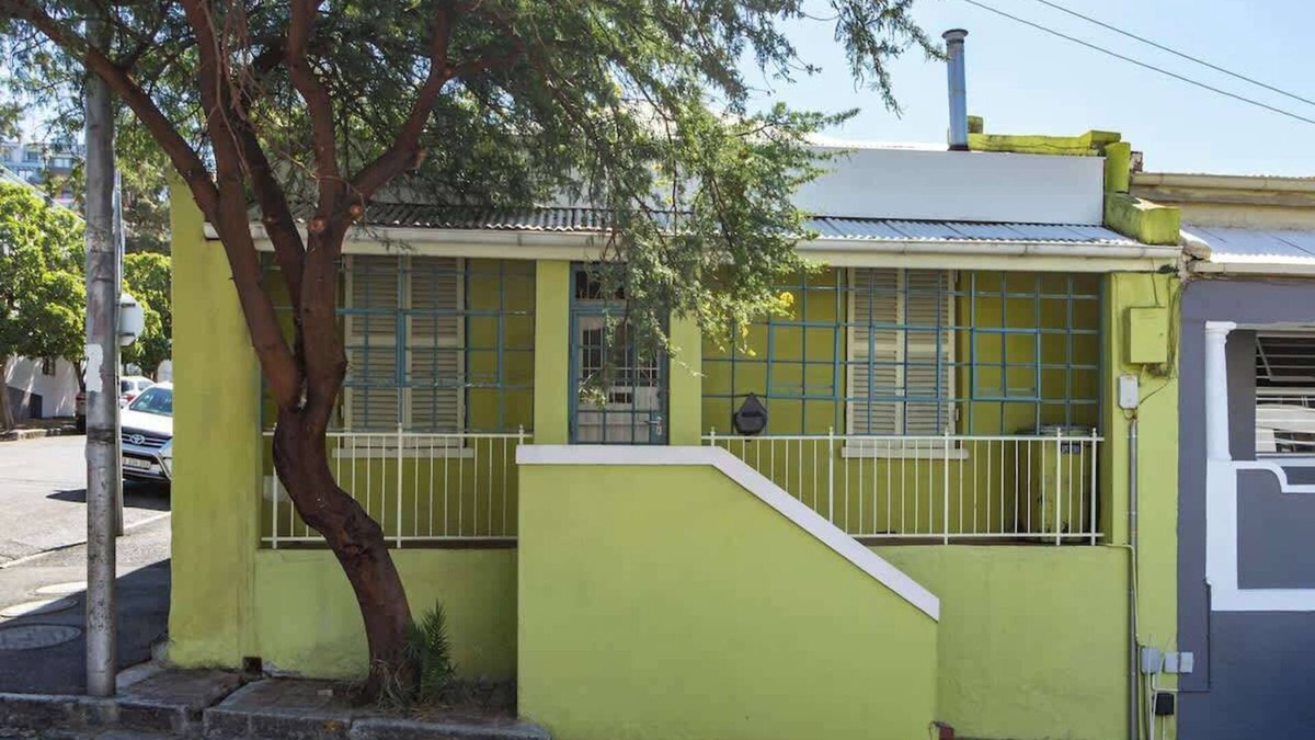 Bo'Kaap House | Funky Pet Friendly, 2-Bedroom Escape, Bo-Kaap