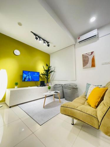 Sungai Tiram House | Funkyvila2 9PAX Near IIUM, KMC, TarC, BBQ, PS4