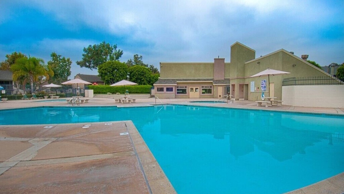 Hermosa Village Condo | Funtierland + Love Bug + Across Street from Disney + Nursery +Pool