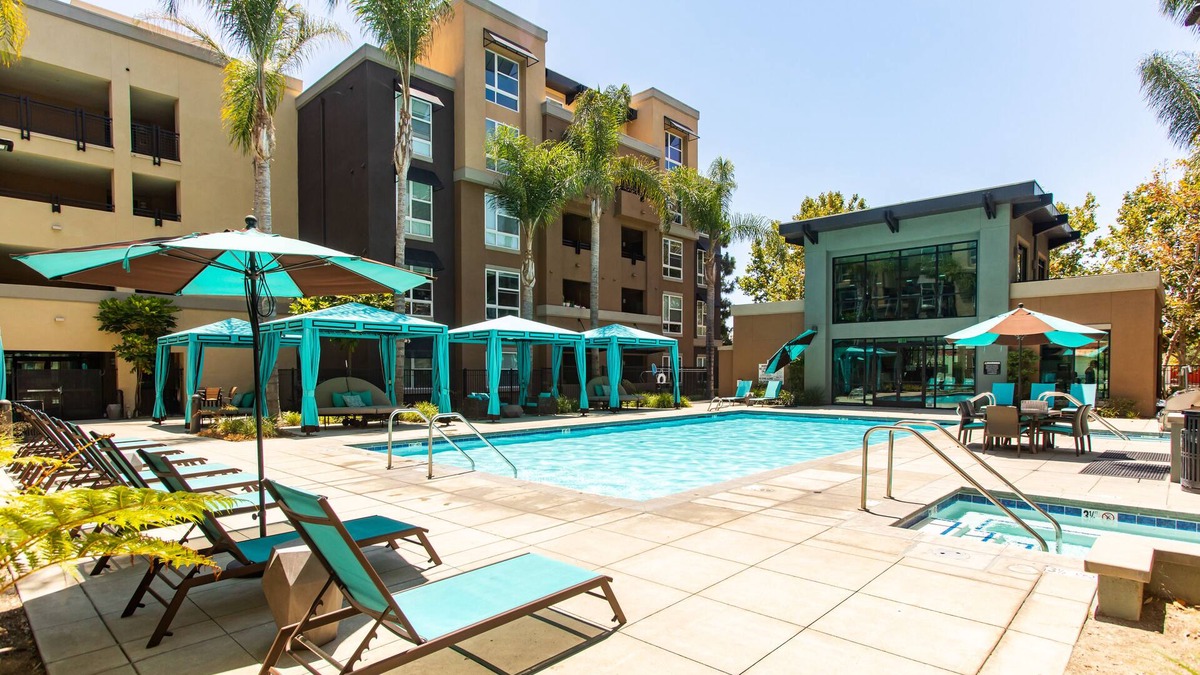 Irvine Business Complex Apartment | Furnished 1 Bedroom Apartment | Diamond Jamboree | Pool | Parking | W/D | WiFi