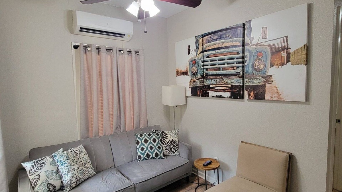 Beacon Hill Apartment | Furnished 2BR-1BTH-Free Parking- Pet Friendly -30% OFF-Monthly Rental