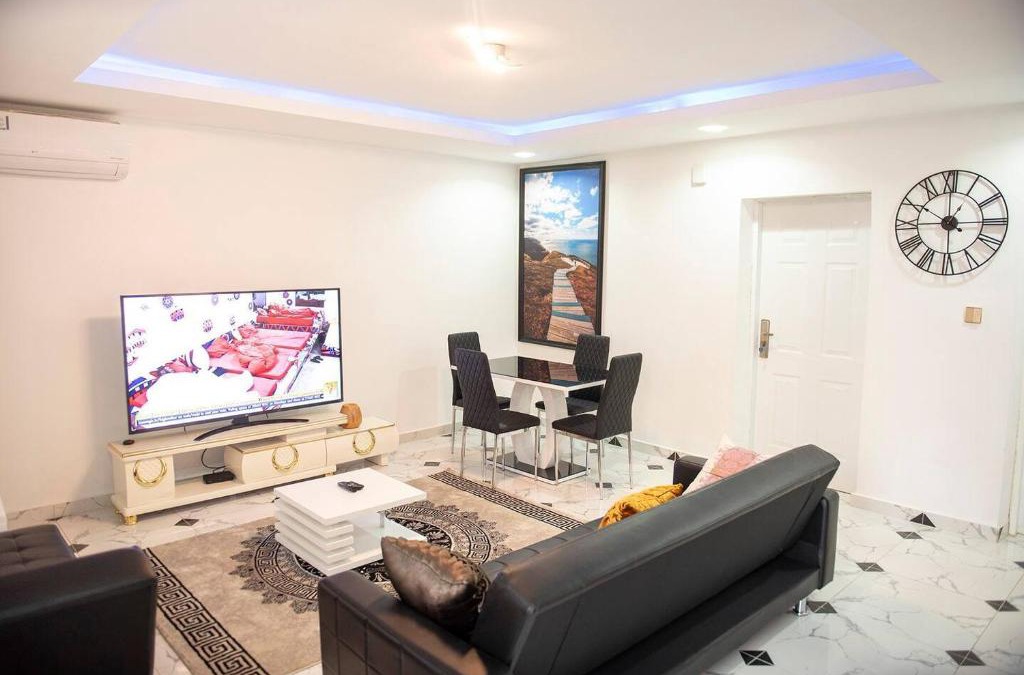 Abuja House | Furnished 3 Bedrooms Apart-24Hrs Elect WIFI Securi
