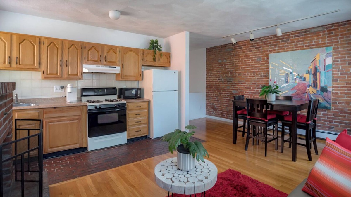 Dudley Square House | Furnished 3- Bedrooms near Hospitals & Universities in vibrant Boston w/Wifi.