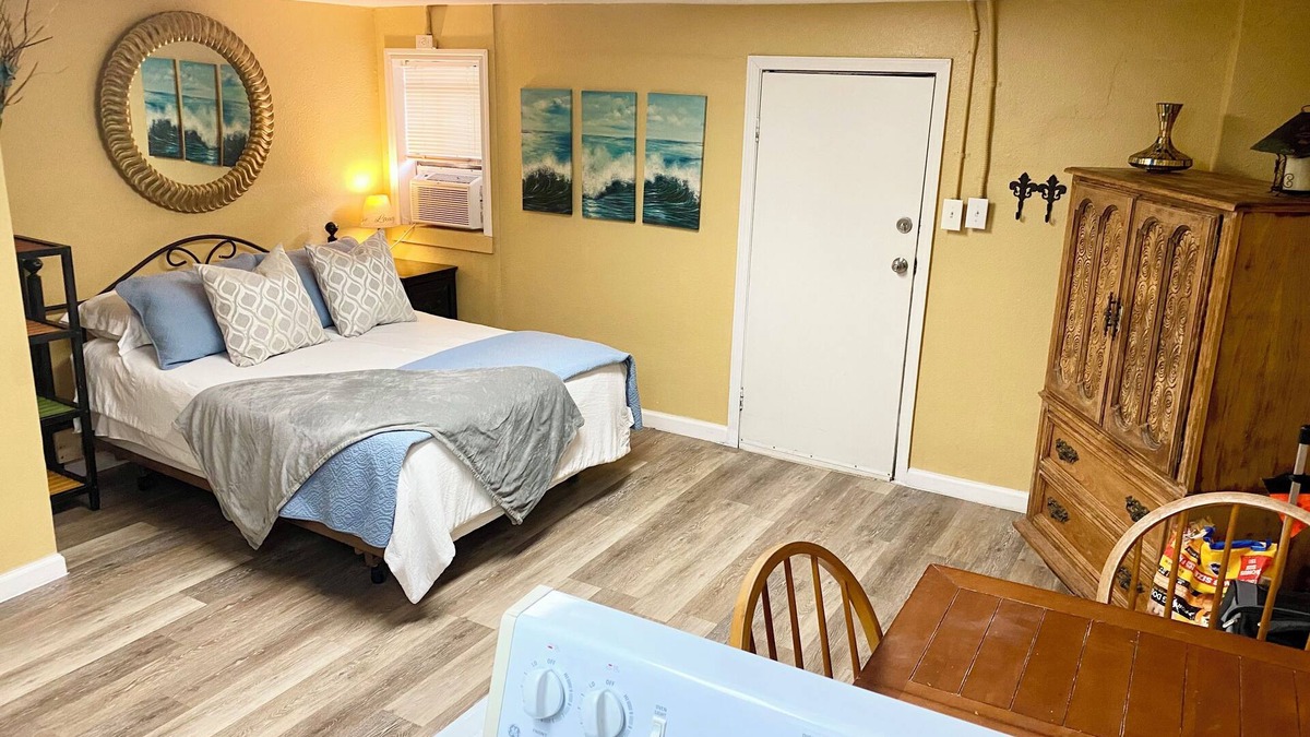 Woodlawn Lake Apartment | Furnished all bills pd studio w/full kitchen & on site laundry