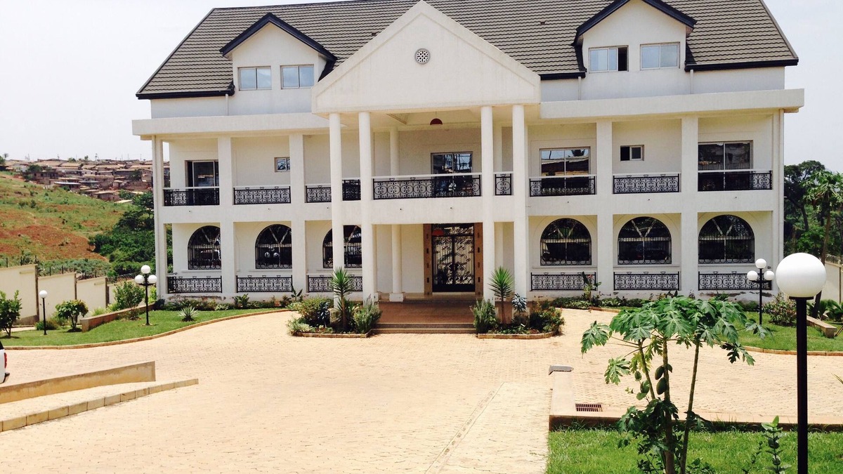 Yaounde Apartment | FURNISHED APARTMENT 200 M2