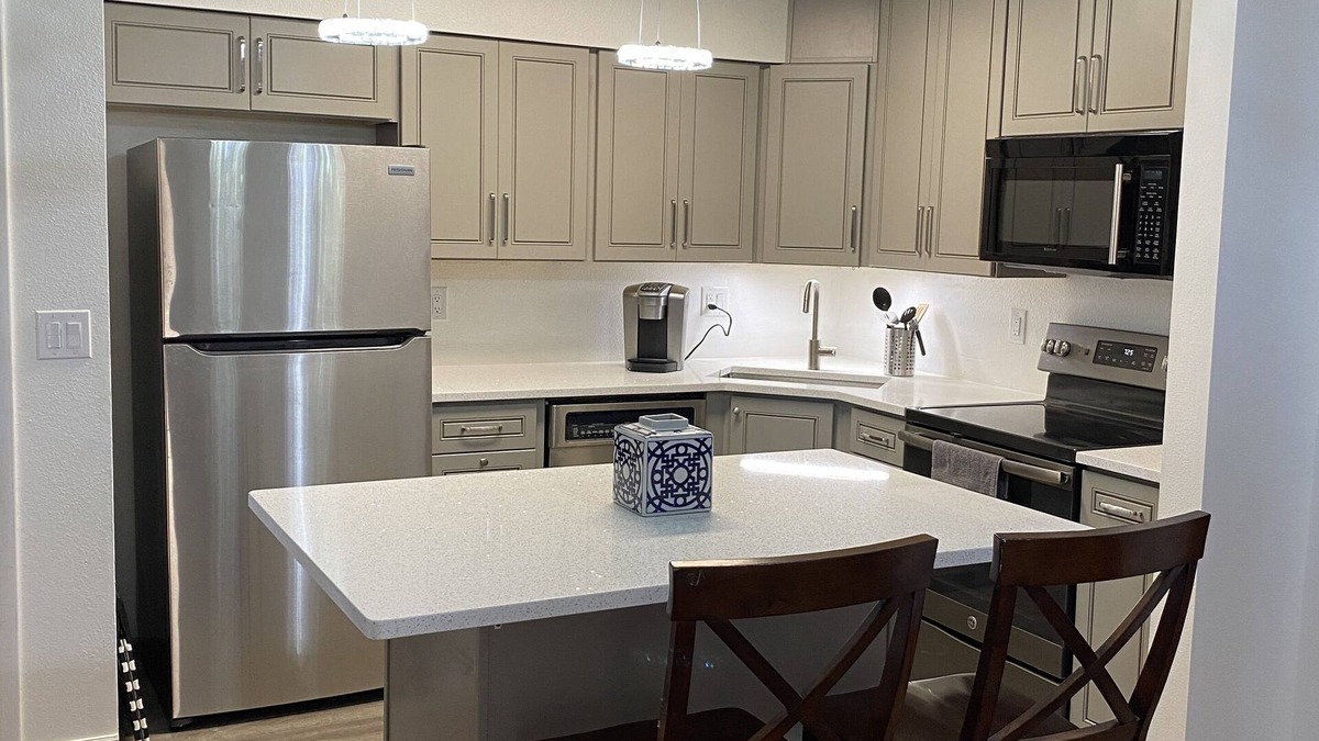 Aurora Condo | Furnished Condo for a month or more