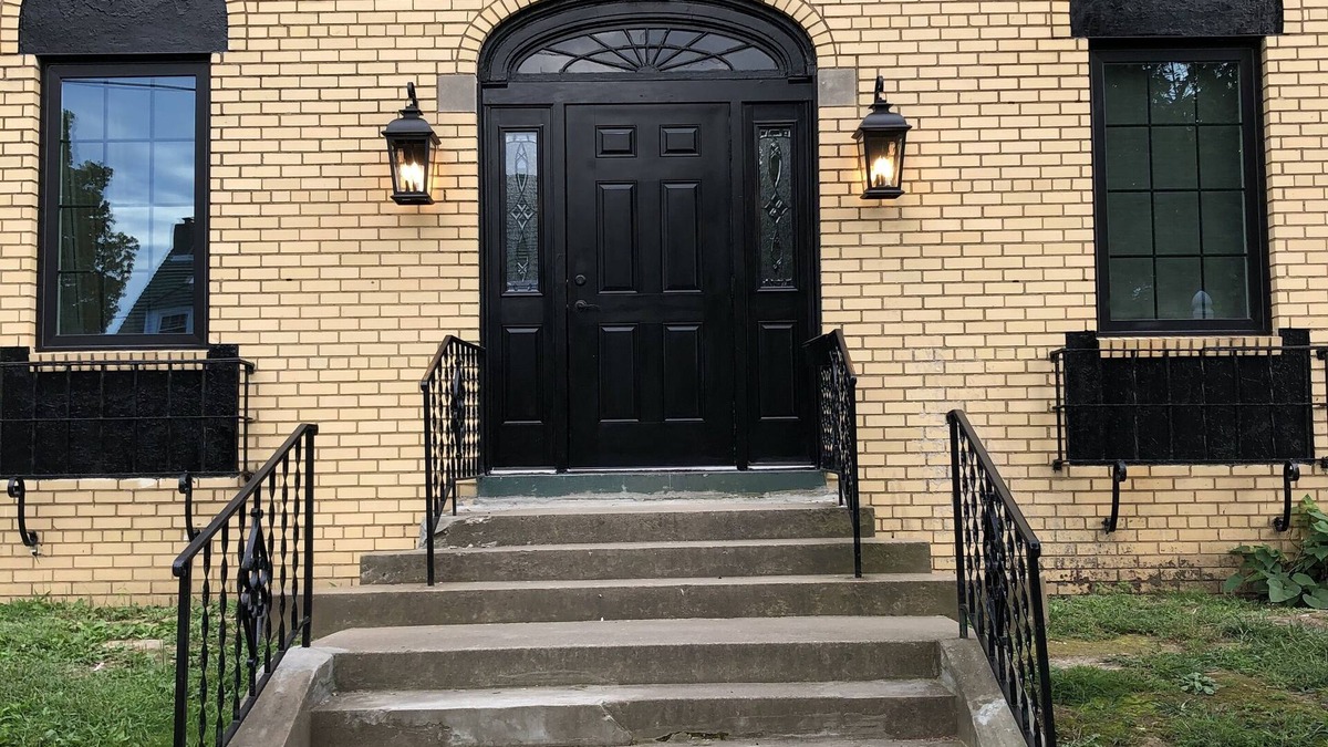 Parkersburg Apartment | Furnished fully renovated Art Deco Apt great for traveling nurses and doctors