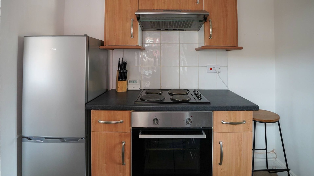 Newbottle House | Furnished house Free parking 6 Guest