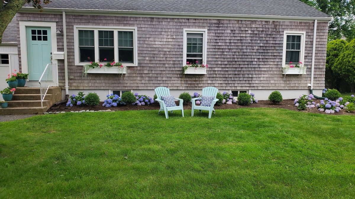 Fifth Ward House | Furnished Newport Beach Cottage- 3 Month Rental. March, April, May only 2024.