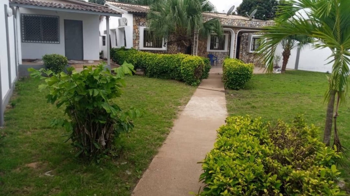 Lome House | Furnished villa with large 3-bedroom garden