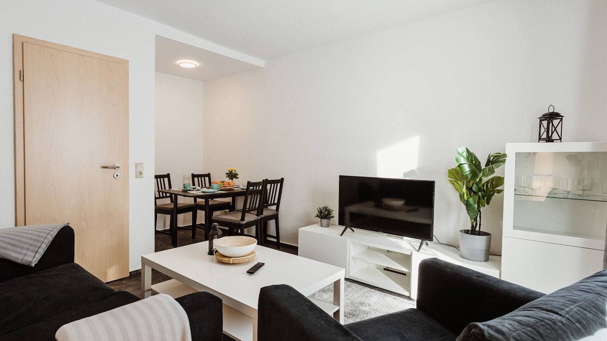 Rotacker Apartment | FW 2 mit 2 Schlafzimmern & Terrasse - Rebentisch - Hotel Ferienwohnungen Restaurant