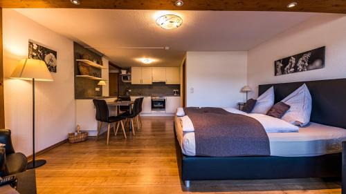 Frohnd Apartment | Gästehaus Holzer Kreuz - Ferienwohnung "Narzisse"