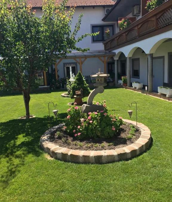 Podersdorf am See House | Gästehaus und Weinbau Zur Wiederkehr Strudler