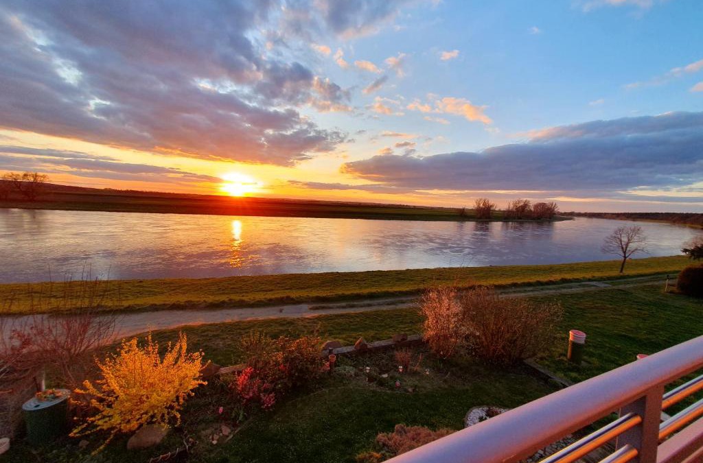 Kreinitz Apartment | Gästewohnung Elbblick - Reinkommen, Wohlfühlen und den Ausblick genießen