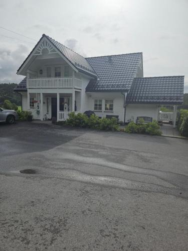 Orskog Apartment | Gårdsidyll i flotte omgivelser