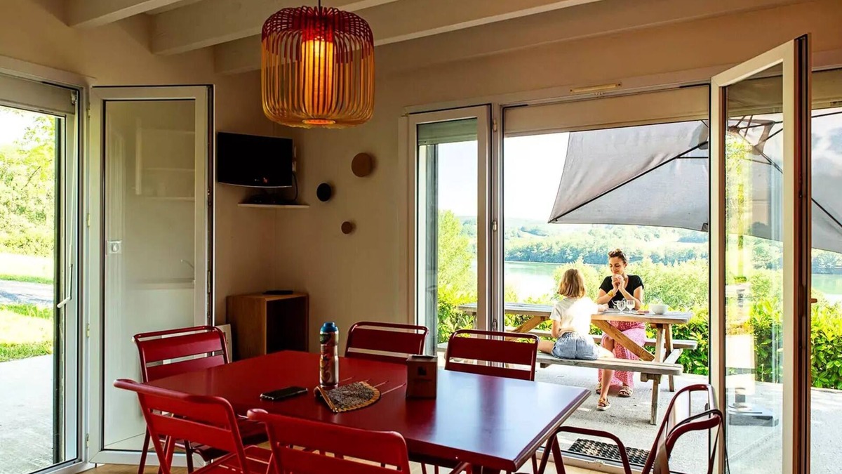 Lissac-sur-Couze Villa | Gîte 32m² lake view (1bedroom) + open terrace + LV + TV 5 persons