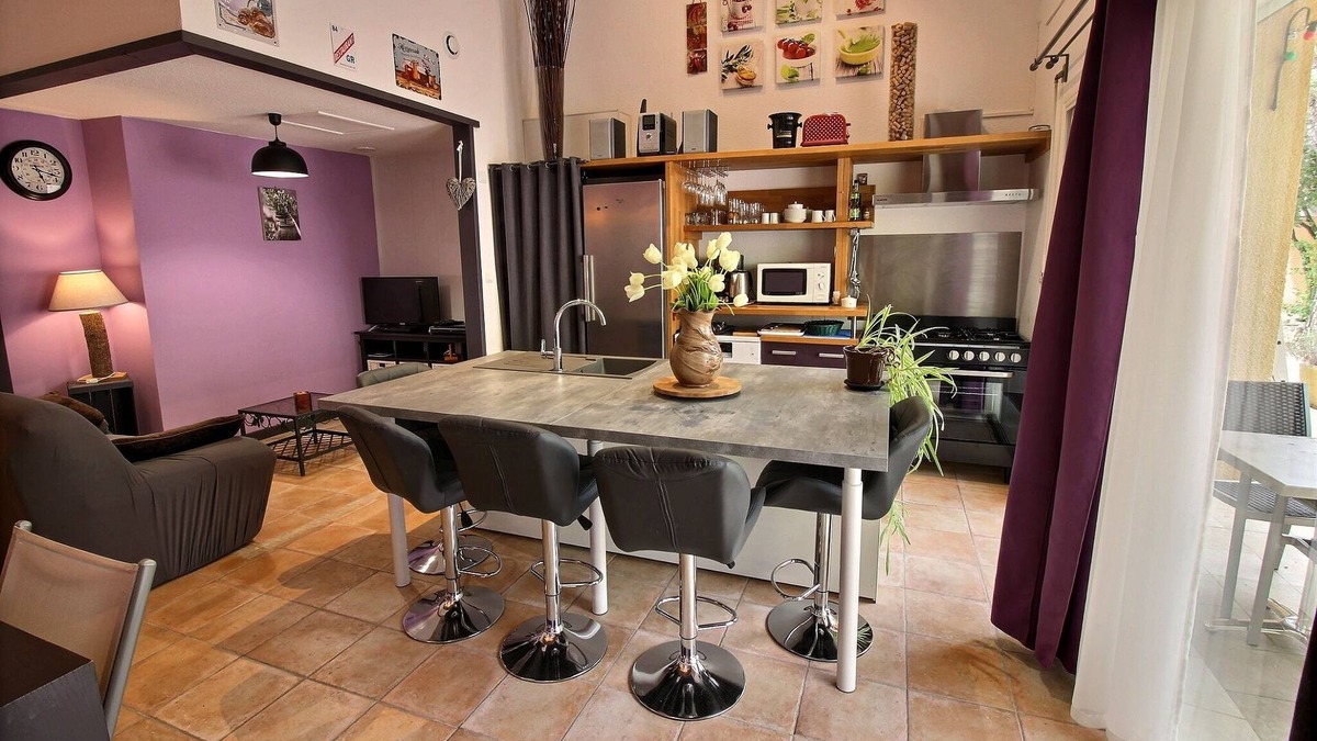 Cabrieres-d'Avignon House | Gîte 4 Étoiles Dans un Écrin de Verdure, Proche Tous Commerces, Piscine