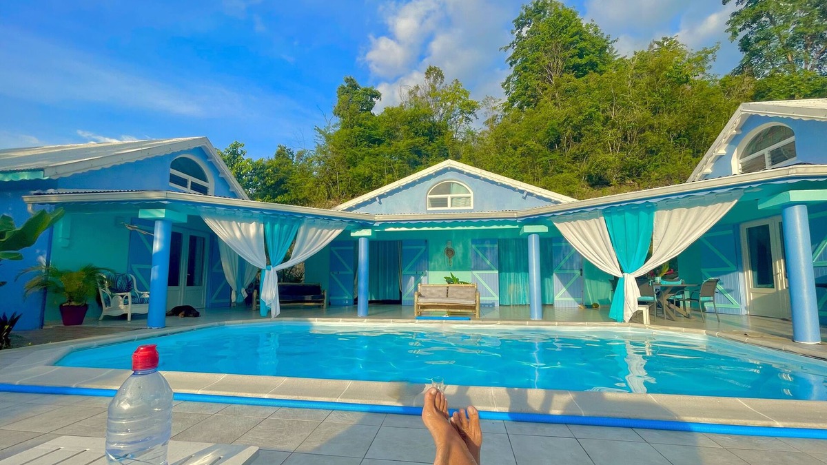Le Gosier Bed & Breakfast | Gîte 50 m² Tous Confort Avec Terrasse Privée Équipée et Accet à la Piscine