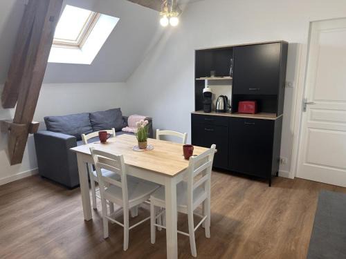 Saint-Bonnet-de-Four House | Gîte au calme avec animaux admis, Wifi, parking inclus - FR-1-489-560